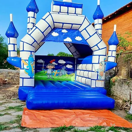 Holiday home куклите Petrevene