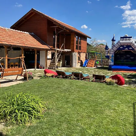 Hébergement de vacances куклите