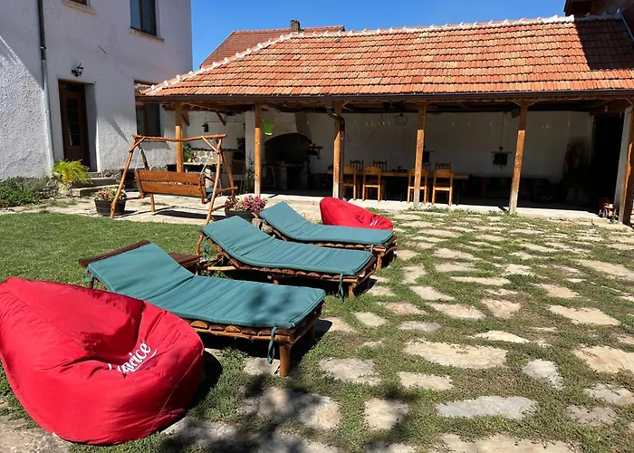 куклите Hébergement de vacances Petrevene